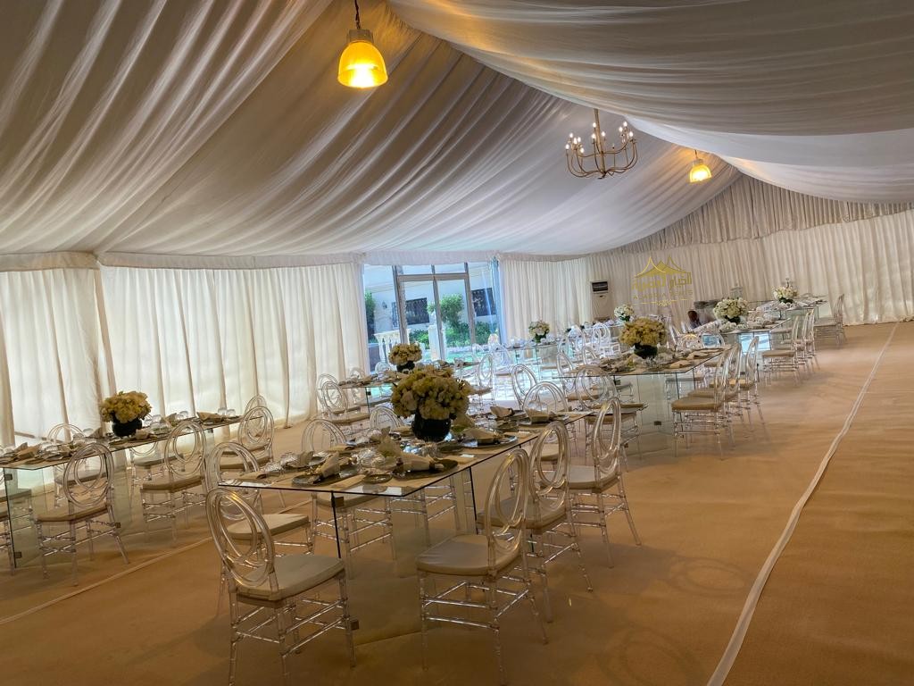 خيمة طعام هرمية متنقلة